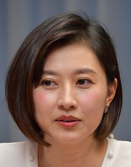 子どもは児童相談所に保護され“連れ去り”疑惑も…菊川怜（46）と“資産400億円、クックパッド元社長”の夫・穐田誉輝（55）が電撃離婚(文春オンライン)