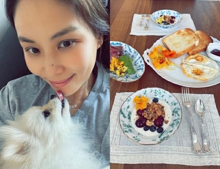 “夫はチャン・ドンゴン”女優コ・ソヨン、愛犬とのツーショットとともに「娘とブランチ」と週末の朝を伝える(WoW!Korea)