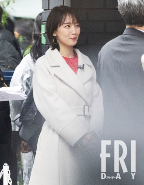 綾瀬はるか、広瀬すずの結婚は？　苦境の芸能事務所には何が！？【2024芸能界匿名座談会】(FRIDAY)