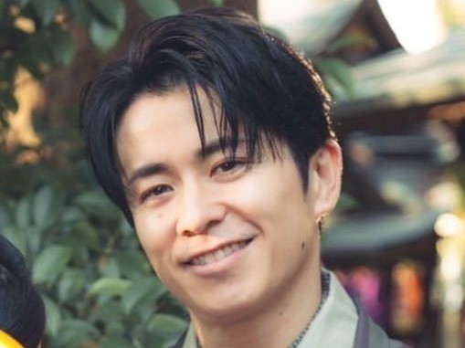 「すごい幸せそう！」藤森慎吾 娘大泣き？家族3ショット公開！妻と見つめ合う様子などほっこり姿連発に「Happyオーラだだ漏れ」(めざましmedia)