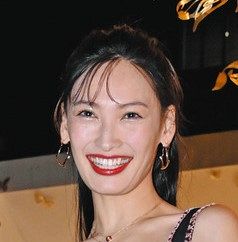 大政絢が第1子の妊娠発表  夫はワンオクのToru、夫婦ショットで喜び報告(中日スポーツ)
