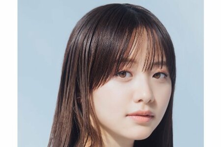 森香澄 ぶりっこポーズで悩殺！赤いバラ持って上品に 婚活アンバサダーで”キューピット”(LIMO)