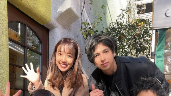 「ビジュ良すぎてやばい」川崎希の夫・アレクサンダー 中学時代の卒アル写真を披露！キリッと大人っぽい雰囲気に「全然変わってない！」「息子くんに似てる」(めざましmedia)