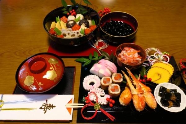 「祝箸を洗って使い回す」「皿洗いは水で」「カレーを食べるときは下着で」年末年始に困った“義実家”の信じられないルール(めざましmedia)