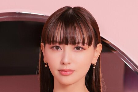 39歳 鈴木えみの神々しい美しさ！ディオールブラックワンピで最強スタイル披露(LIMO)