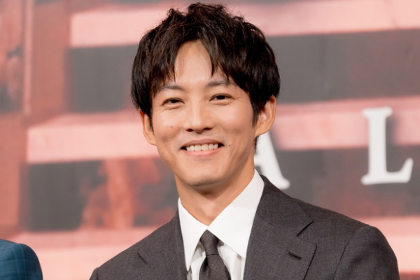 松坂桃李“御上先生”と奥平大兼“神崎”が、放課後二人だけの教室で向かい合うショットに「見入ってしまった」の声＜御上先生＞(WEBザテレビジョン)