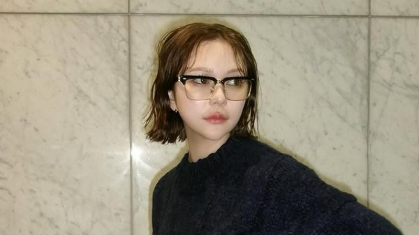 笑顔大優勝！村重杏奈 超至近距離のぷるツヤお肌に釘付け「とても素敵」でも「シワが…」とリアルな悩みを打ち明け…？(めざましmedia)