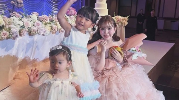 藤田ニコルの結婚式で大役務めた村方乃々佳「時差投稿ですが…」裏側リハショット公開！凛々しい姉妹の姿に「見てるだけで幸福」(めざましmedia)