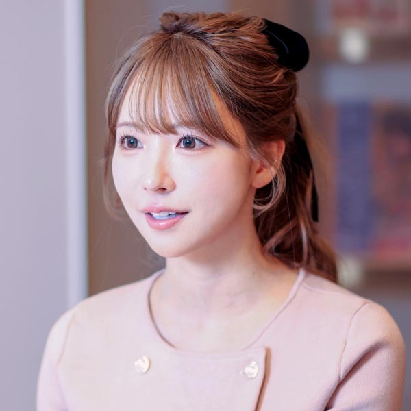 美容本が話題の三上悠亜を直撃（下）「セクシー女優を引退したから脱がない、グラビアもやらないなんてことはなくて」(日刊ゲンダイDIGITAL)