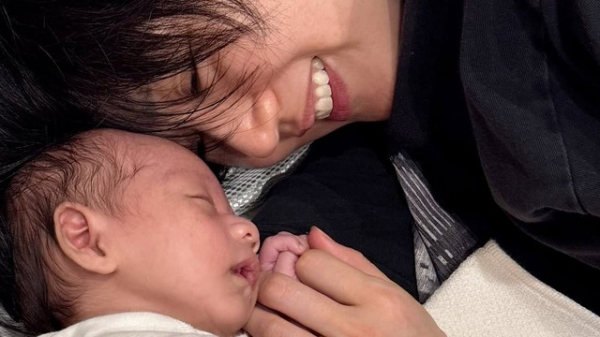 「こんなにかわいい鬼さんなら歓迎」栗原恵 生後1カ月長男のお風呂アート第2弾を公開！つぶらな瞳で見つめる写真に「天使」と反響続々(めざましmedia)