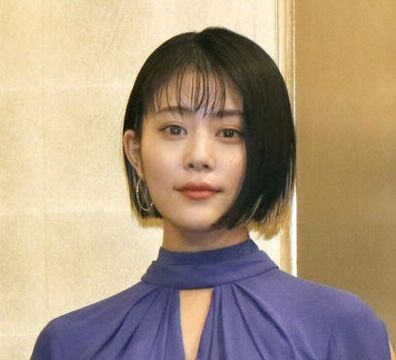 「撮影係は岡田くん？」高畑充希、指輪チラリのパリショットがすてき！…夫・岡田将生の初２ショ投稿も話題(スポーツ報知)