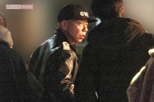 【交際宣言】バイきんぐ小峠のサックスにうっとり…紗栄子似の新恋人と過ごした「隠さない夜」(週刊女性PRIME)