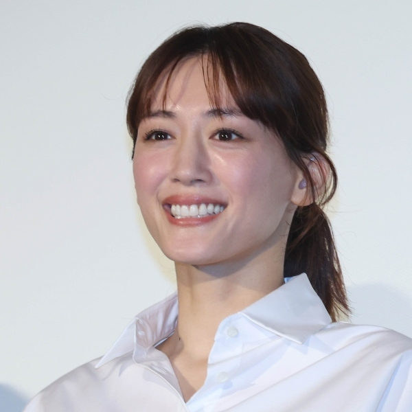 まさか破局？ 綾瀬はるか《痩せすぎじゃ？》の声で気になる11歳年下アイドルとの結婚の行方(日刊ゲンダイDIGITAL)