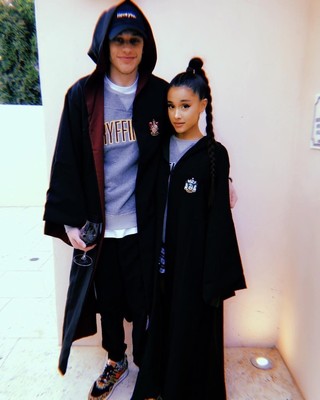 アリアナ・グランデとピート・デヴィッドソンがスピード婚約（ELLEgirl）