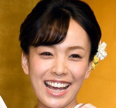 夫は元大関、白ワンピ演歌歌手のピッタリ夫婦ショットが話題「ラブラブを見てホッコリ」「優しい旦那〜」(西スポWEB OTTO！)