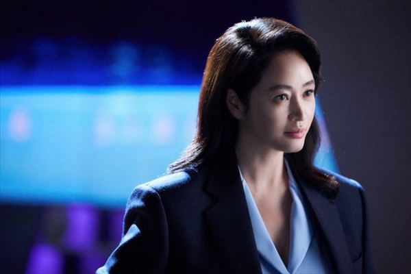 “韓国映画界の女帝”キム・ヘス、圧巻の演技合戦5分間…“多重人格”名乗る犯人と緊迫の対話＜トリガー＞(WEBザテレビジョン)