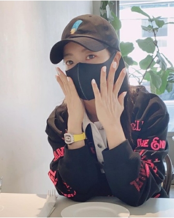 女優キム・ヒソン、小顔で抜群の童顔美貌を披露(WoW!Korea)