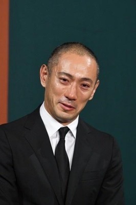 妻の死から1年…海老蔵が抱える2つの悩み（リアルライブ）