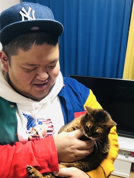 「看取る覚悟は最初からあった」肺に穴のあいた老猫（16）とあらぽんが過ごした6年間「10歳で家族に手放された子を僕が今から幸せにしたい」(CREA WEB)