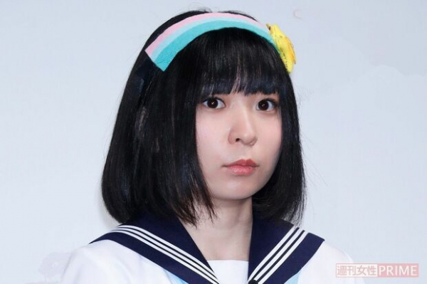 「親近感がわく体型」アンゴラ村長が披露したセクシーな“ムチムチ花嫁”姿に熱視線(週刊女性PRIME)