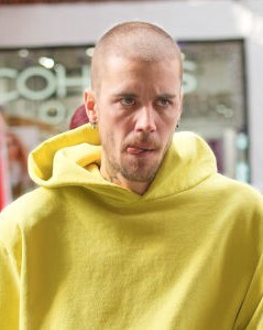 相次ぐ奇行が不安視されるジャスティン・ビーバー、最新動画で「薬物使用疑惑」が浮上。代理人が声明をだす事態に(Harper’s BAZAAR（ハーパーズ バザー）)