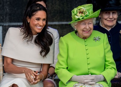 英エリザベス女王とメーガン妃、初めて2人きりで公務に（シネマトゥデイ）