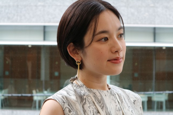 筧美和子 幸せ2ショットで結婚を報告！“誠実で優しさに溢れた方”の後ろ姿公開に「背中から伝わる優しさ頼もしさ」「ステキな家庭を」(めざましmedia)