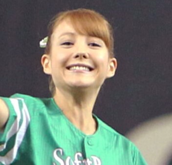 「攻めてるねえ」33歳モデル美人妻　限界突破の美脚大公開　「超がつくほどセクシー」「オードリーみたい」「同じ人間とは思えない」と大反響(西スポWEB OTTO！)