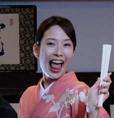 美人講談師の一龍斎貞鏡、18年に結婚した６歳下の僧侶との間の第５子出産を報告(日刊スポーツ)
