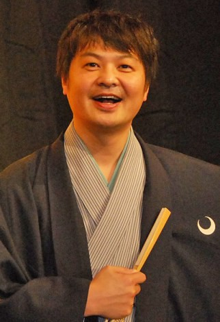 57歳・月亭方正、妻との貴重な“顔出し”2ショットに反響「奥さん、若ッッ！」「び、美人」(オリコン)
