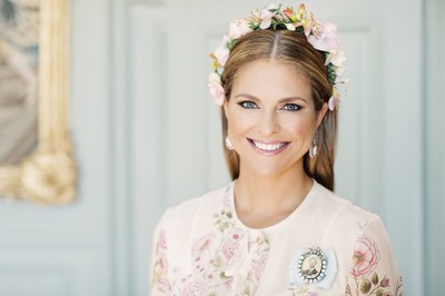 スウェーデンのマデレーン王女、麗しい最新ポートレートが話題に！（ELLEgirl）