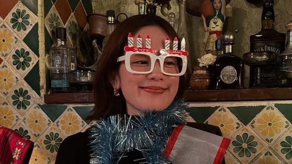 新婚・筧美和子 誕生日迎え“指輪キラリ”お祝いショット公開！インパクト大のろうそく大量ケーキに「燃えてる？」とファンもツッコミ(めざましmedia)