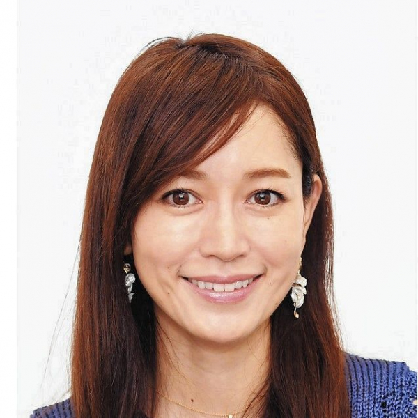 50歳女優、次女の高校卒業での『卒業式コーデ』ショットに「雰囲気に合ってて素敵」とフォロワーから祝福と称賛の声(中日スポーツ)