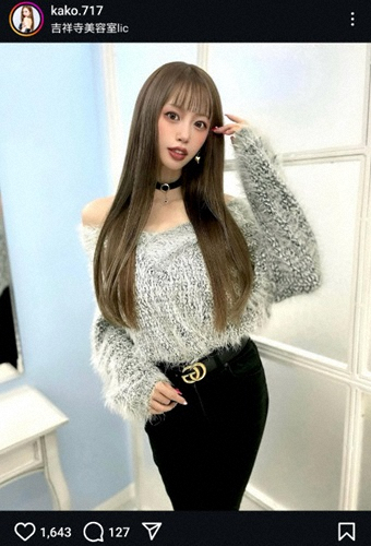 “9頭身レースクイーン”央川かこ　オフショルでニューカラーヘア披露に「髪色も素敵だし美しい」「素敵」(スポニチアネックス)