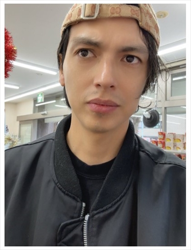 アレクサンダー、若返りすぎた“約20キロ減”ビフォーアフターが別人レベル！　オジさん→王子様な外見変化に「こんなに差があるの」「更にイケメン度UP」(ねとらぼ)