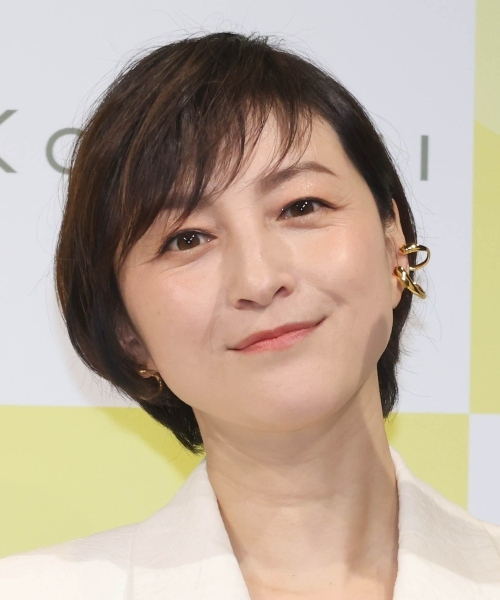 広末涼子「男装写真」のイメチェンで狙うトラウマからの脱却…鳥羽周作シェフとの不倫報道から2年(日刊ゲンダイDIGITAL)