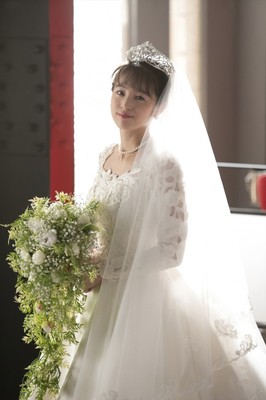 『半分、青い。』清野菜名、涙のウェディングドレス姿披露　（クランクイン！）