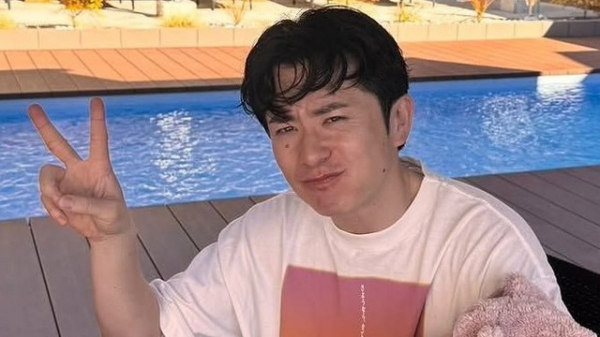 藤森慎吾 生後4カ月の娘との初旅行を報告！家族でバーベキューやプールを満喫した姿に「見ているだけでみんな幸せ気分」と称賛の声(めざましmedia)