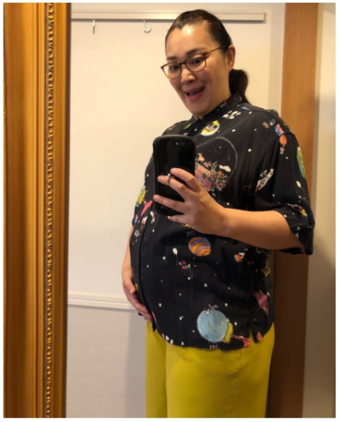 たんぽぽ白鳥久美子、妊娠8カ月の“ぽっこりおなか”姿がアッパレな成長ぶり　「私はクジラになるんじゃないか」(ねとらぼ)