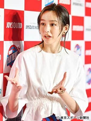 桐谷美玲　三浦翔平との交際聞かれ笑顔で会釈（東スポWeb）
