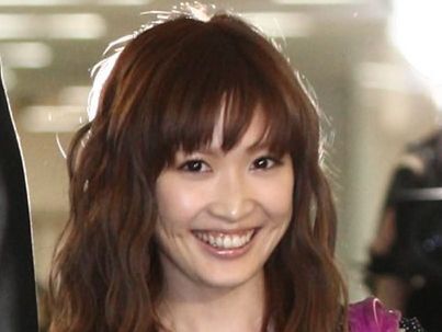 16歳息子デビューで話題、38歳タレント夏先取り大胆ファッション「美しいお腹」「チビT似合う」「カッコいい」(西スポWEB OTTO！)