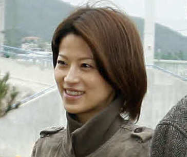 元テレ朝47歳女性フリーアナが久々の近影公開、元テレ東アナと会社立ち上げ、17年に再婚発表(日刊スポーツ)