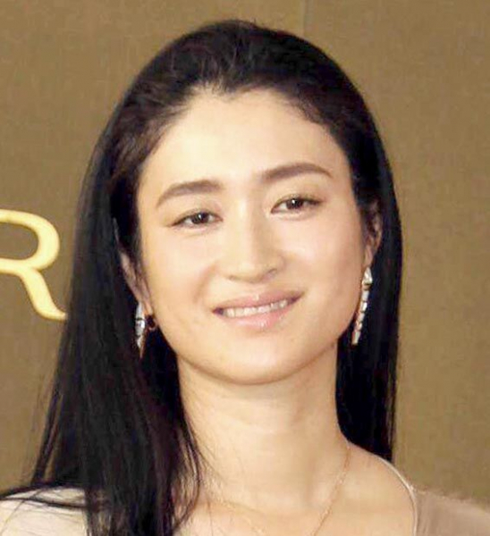 ４８歳人気女優　最新姿に騒然「ラストサムライの…」年下イケメン俳優と結婚、姉も有名人(スポーツ報知)