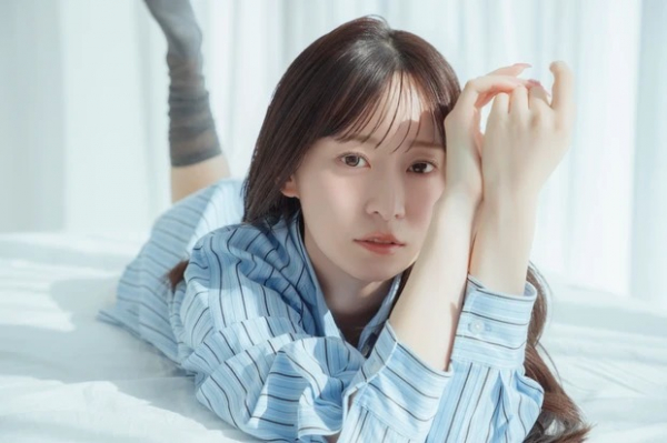 【声優・石飛恵里花さん】ぱっちりきゅるきゅるEYEの秘密は？ 朝晩のアイケアルーティン大公開！(MAQUIA　ONLINE)