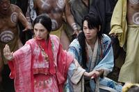 綾野剛主演！脳内を破壊する、宣伝不可能の問題作『パンク侍、斬られて候』とは？（cinemacafe.net）
