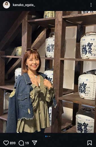元プロ野球監督の美人妻、52歳タレント　酒樽バックの近影公開に「相変わらずお綺麗」「素晴らしい」(スポニチアネックス)