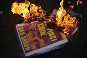 「最も炎上した映画は？」批判殺到の過激作（5）。あの国もこの国も大激怒！上映禁止続出も…空前の大ヒット作(映画チャンネル)