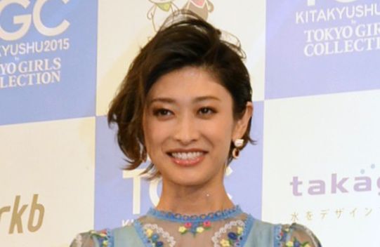夫は人気俳優、40歳モデルの超ミニスカワンピ姿が話題「4人子供産んだとは…」「女神憧れ」「相変わらずスタイル抜群」(西スポWEB OTTO！)