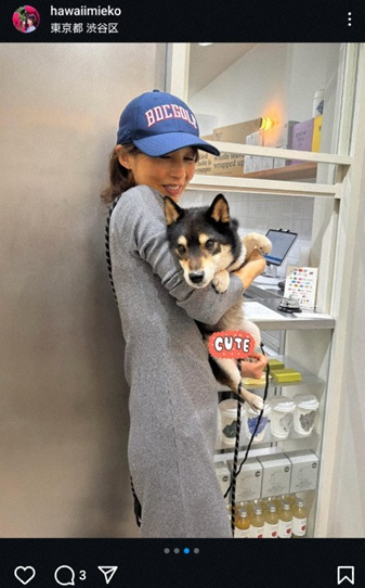 3歳下と再婚、56歳美人タレント　愛犬との2ショット公開に「変わらずお美しい」(スポニチアネックス)