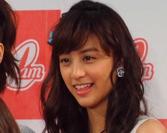 スーパーモデルグランプリから16年、夫も人気俳優、1児の母…33歳女優〝美脚グラビア〟に「大人の色気感半端ない」「子どもがいてるなんて」と絶賛の声(西スポWEB OTTO！)